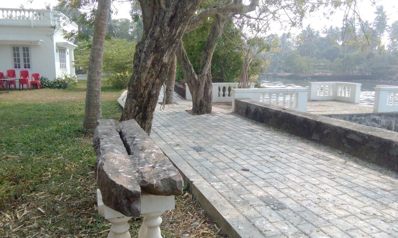Muziris Harbour View Hotel Kochi Exterior foto